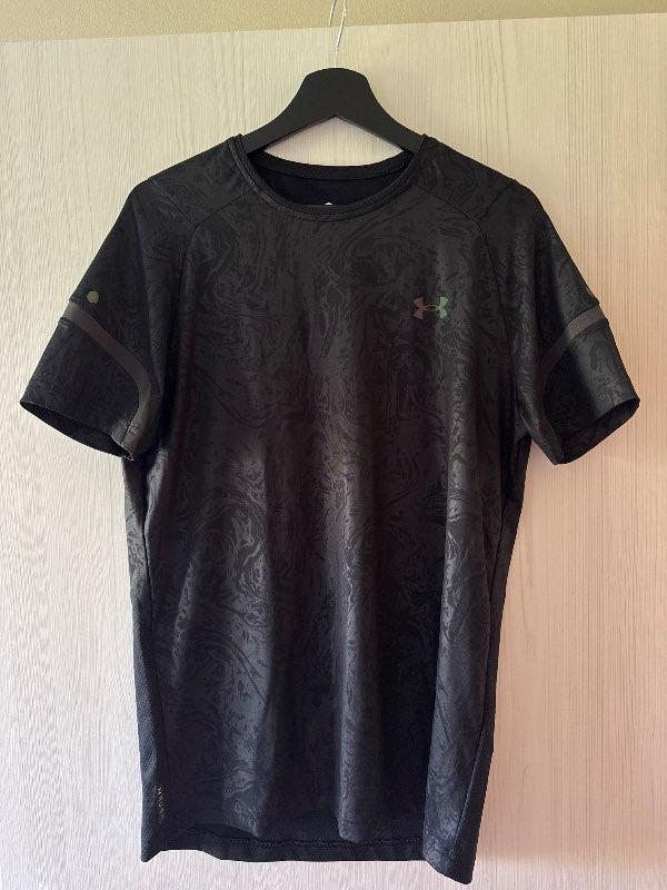 Under armour svartur bolur (mynstur)