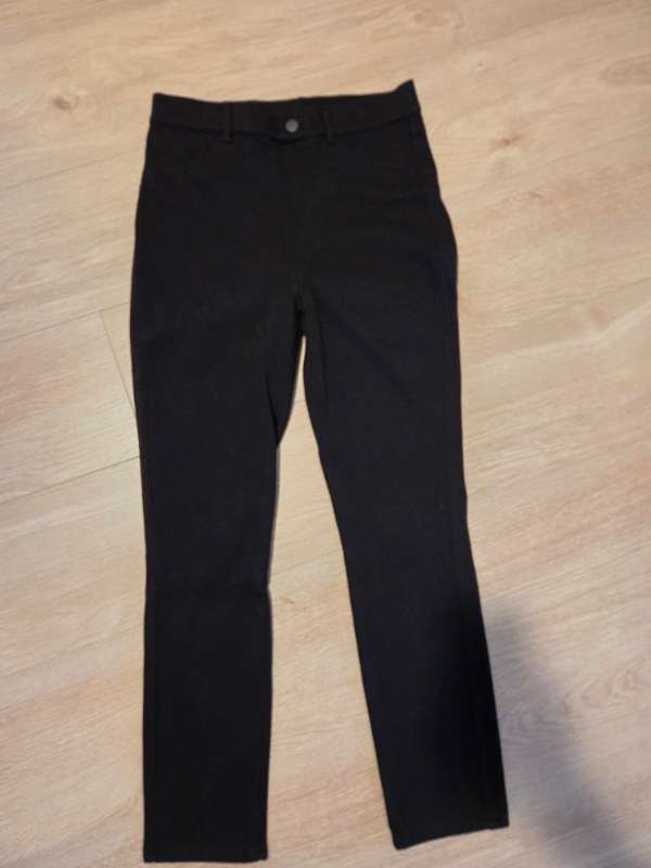 Uniqlo gallabuxur stretch svartar
