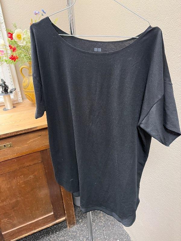Uniqlo svartur bolur