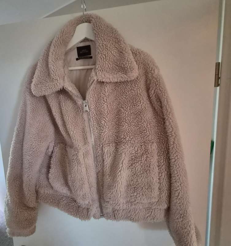 Urban Outfitters krullujakki beige