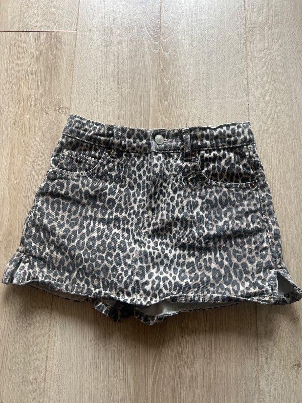 Zara blettatígurs stuttbuxur