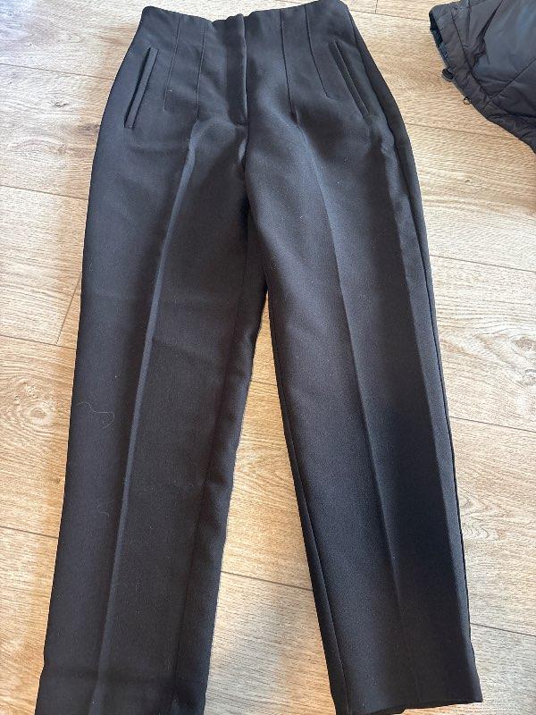 Zara buxur svartar