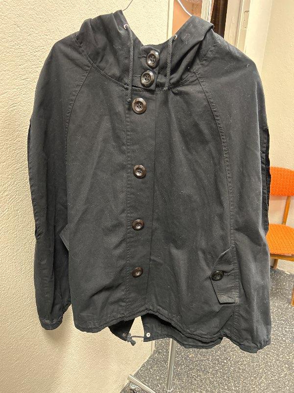 Svartur jakki/cape