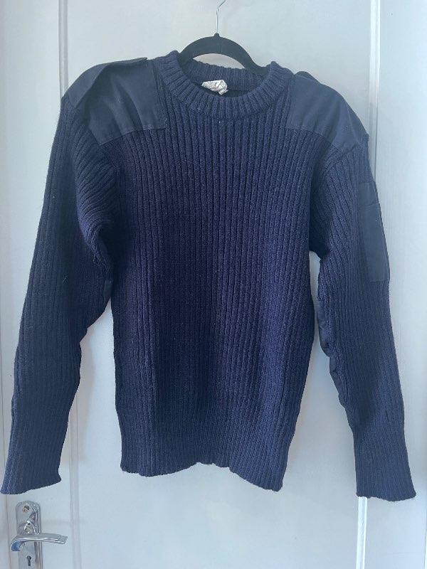 dökkblá ull peysa / dark blue wool sweater