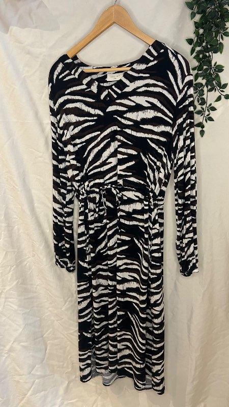 freequent Zebra kjóll