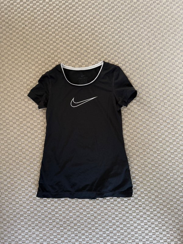 Nike bolur svartur/hvítt logo