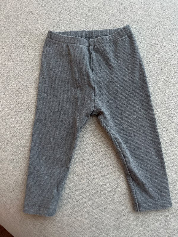 Gráar uniqlo buxur
