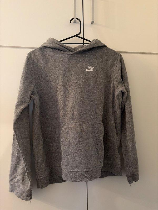 nike hettupeysa grá