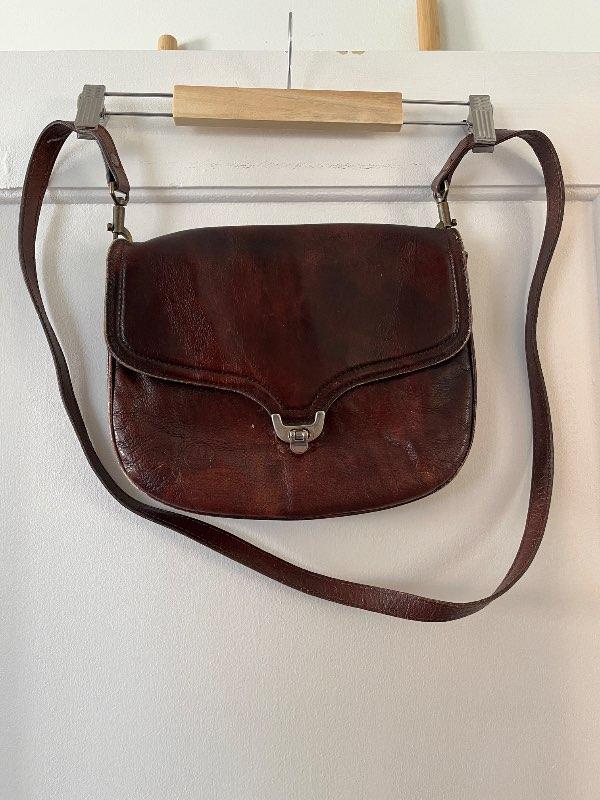 Gömul rauð handtaska / old red handbag