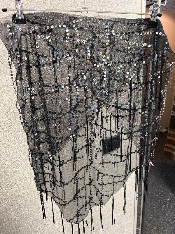 Svart mesh cover up m/ pallíettum