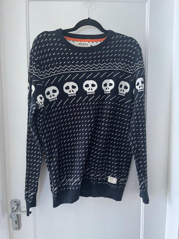 höfuðskel peysa / skull sweater