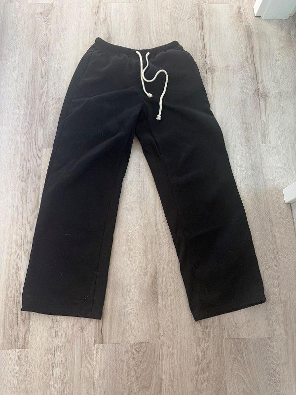 svartar joggingbuxur