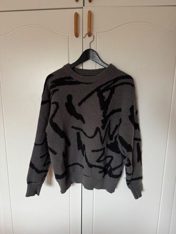 Grá/svört peysa