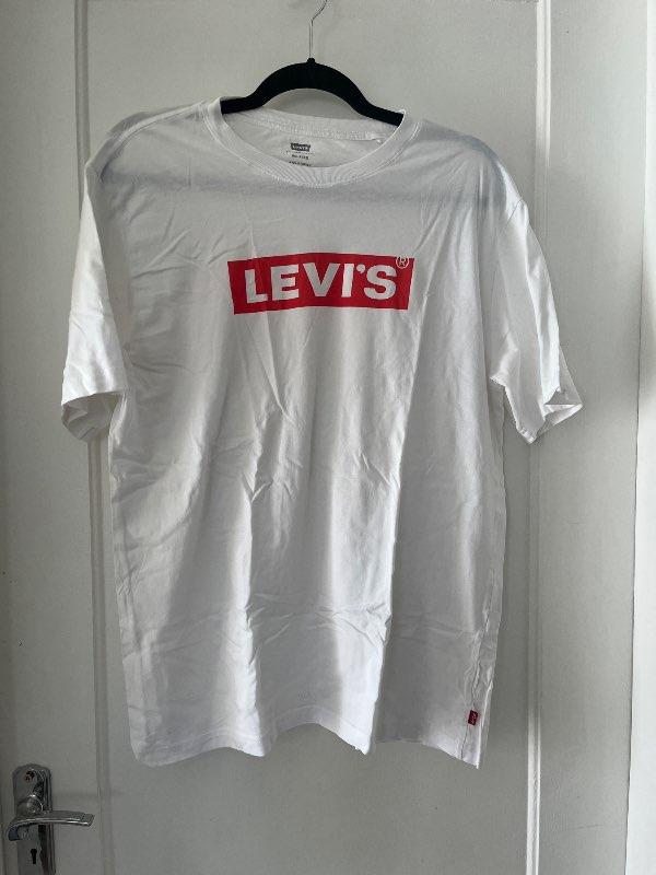 Levi’s hvít skyrta / white shirt
