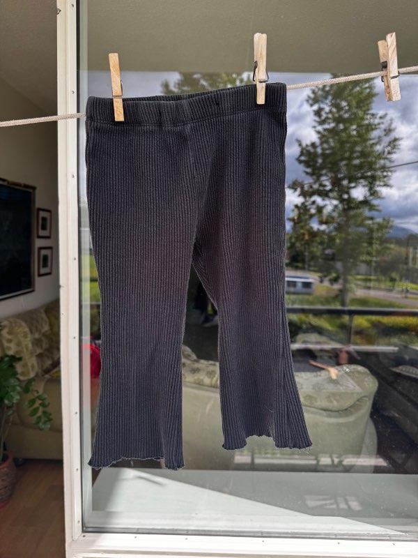 Útviðar leggings svartar st.86/92