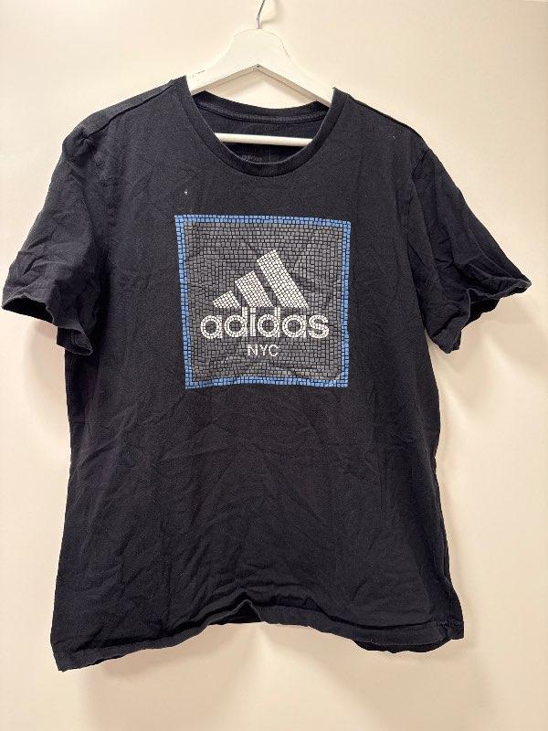 Adidas bolur svartur