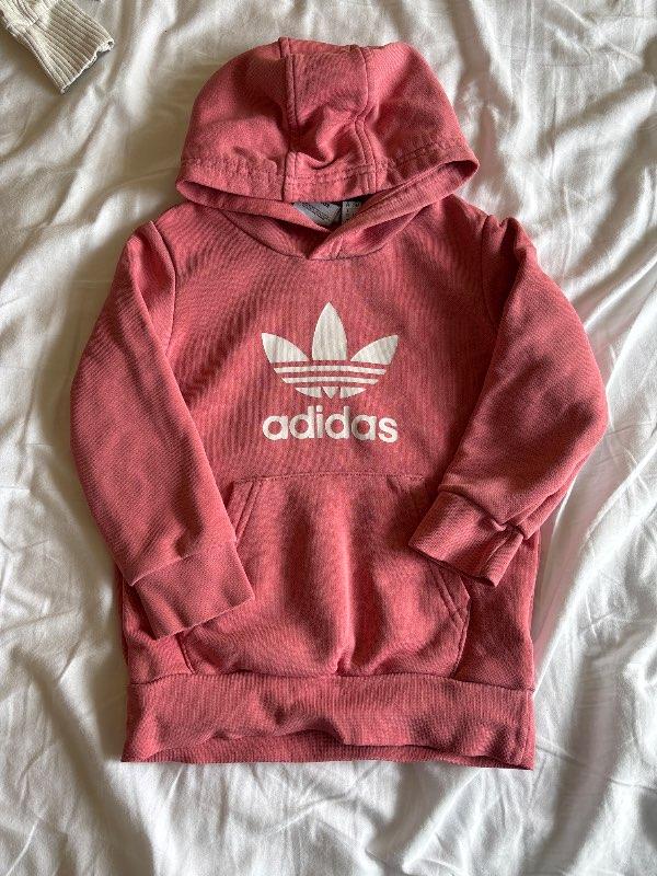 Adidas hettupeysa ath blettir