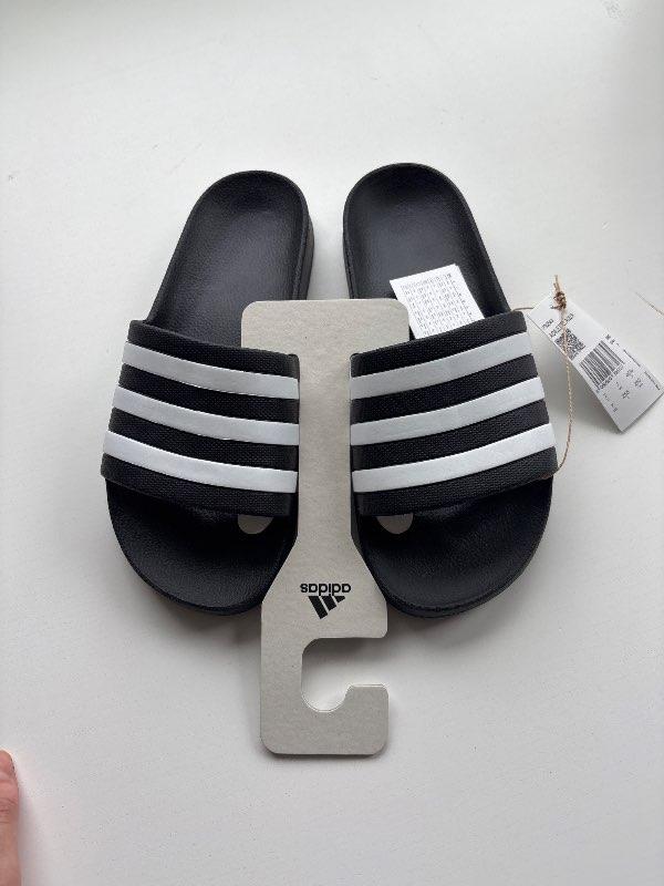 Adidas inniskór svartir