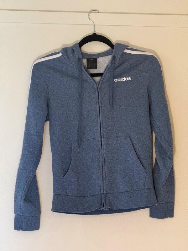 Adidas íþróttagalli – peysa og buxur
