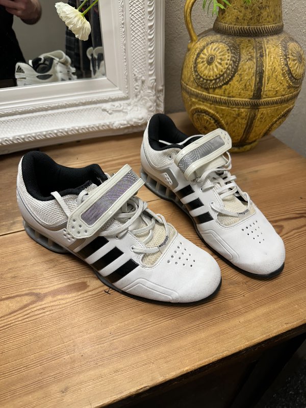 Adidas lyftinga skór