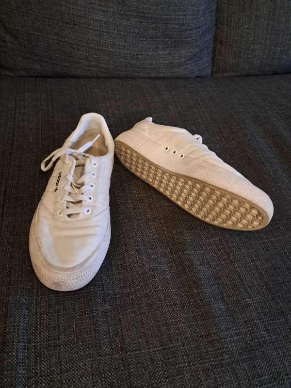 Adidas skór