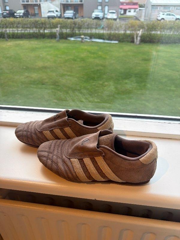 Adidas skór