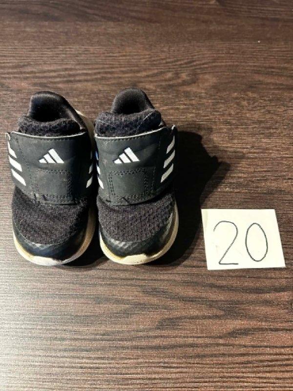 Adidas skór