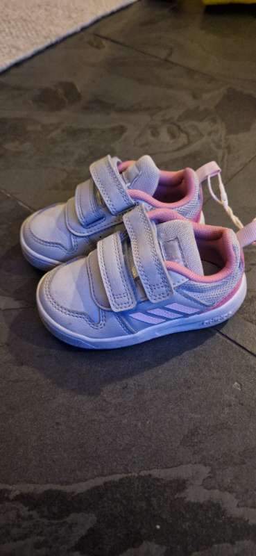 Adidas strigaskór