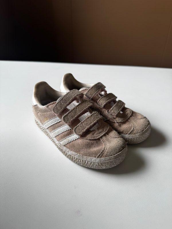 Adidas strigaskór bleikir nr.27