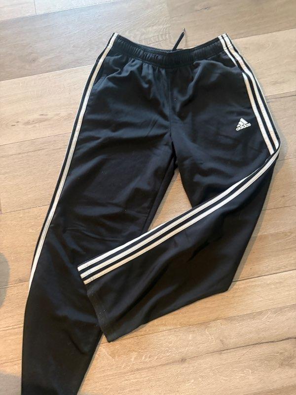 Adidas svartar buxur