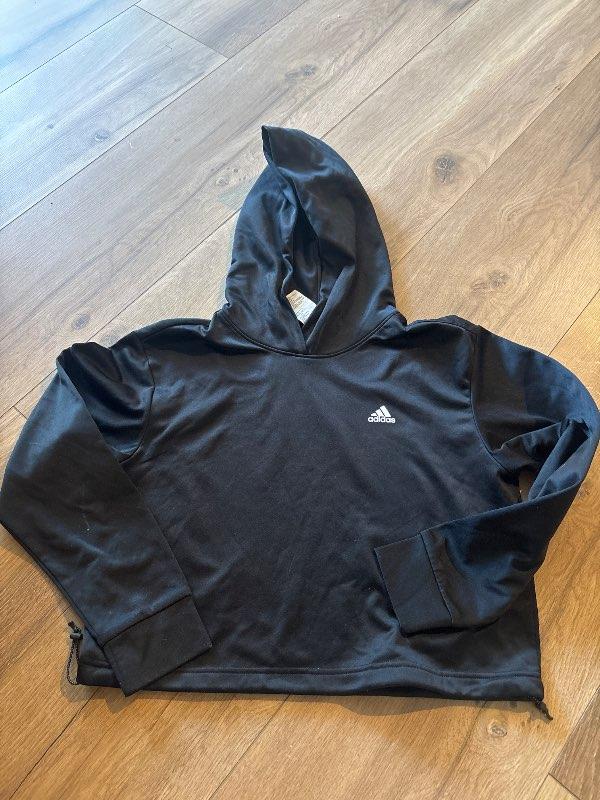 Adidas svört peysa