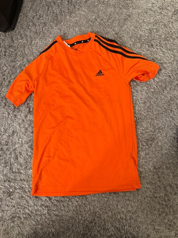 Appelsínugulur adidas bolur