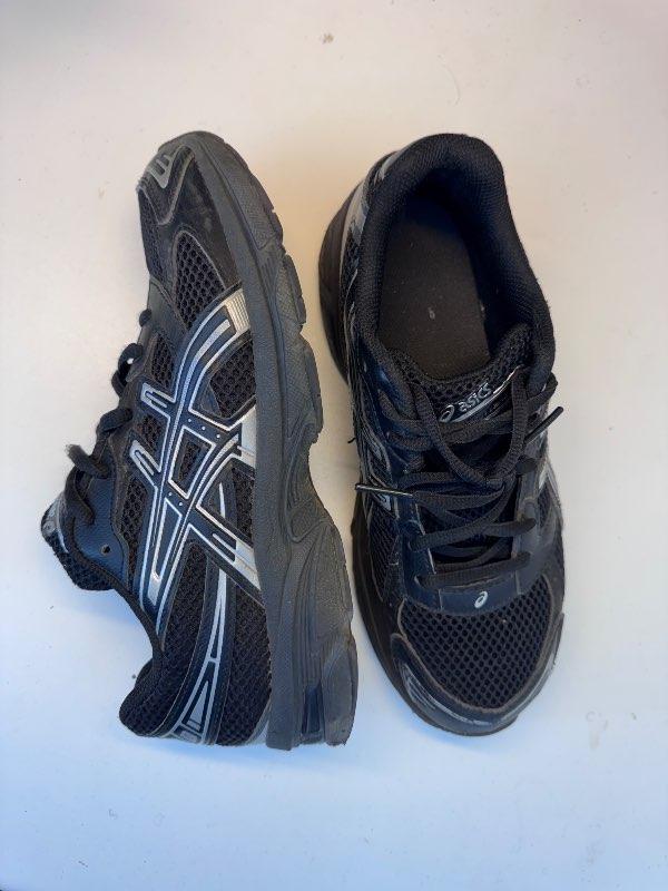 Asics skór