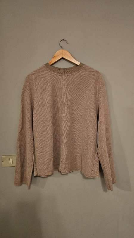 Beige Next Peysa
