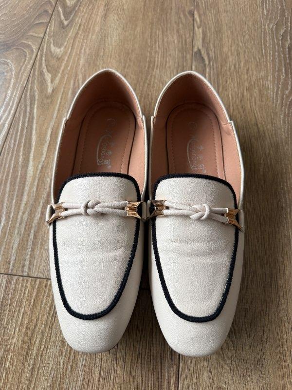 Beige ballerinas
