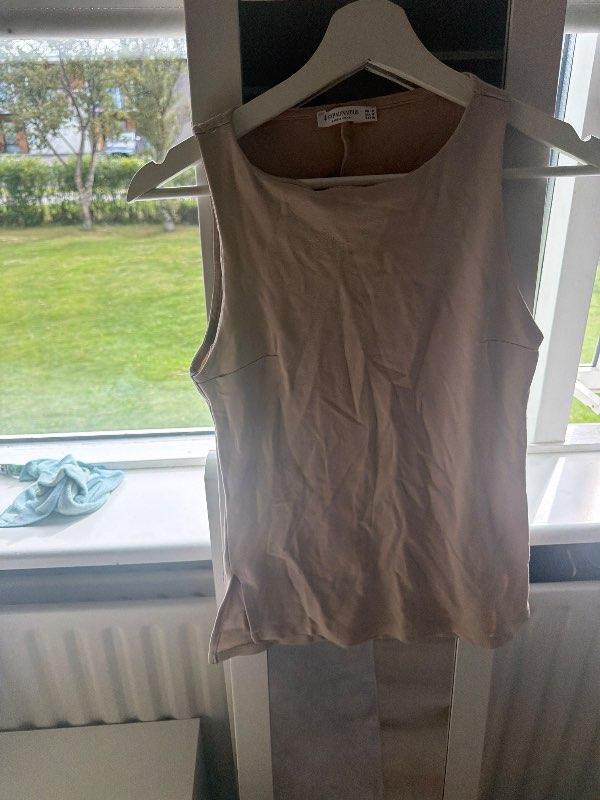 Beige bolur