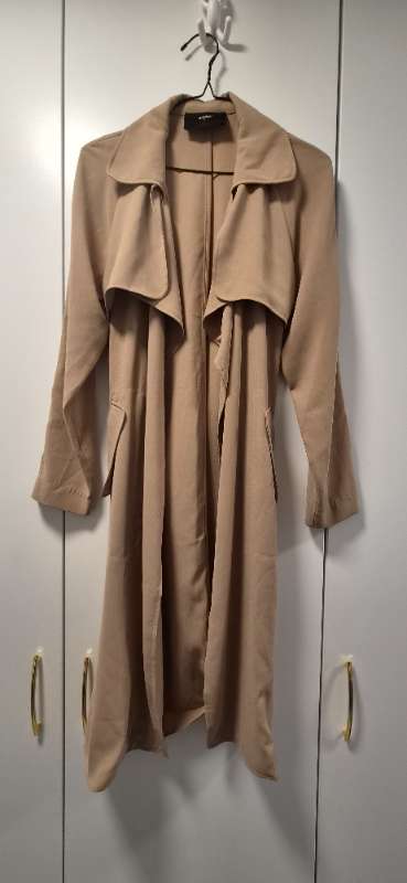 Beige jakki síður