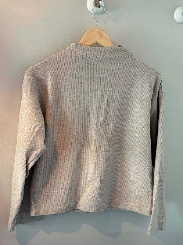 Beige peysa