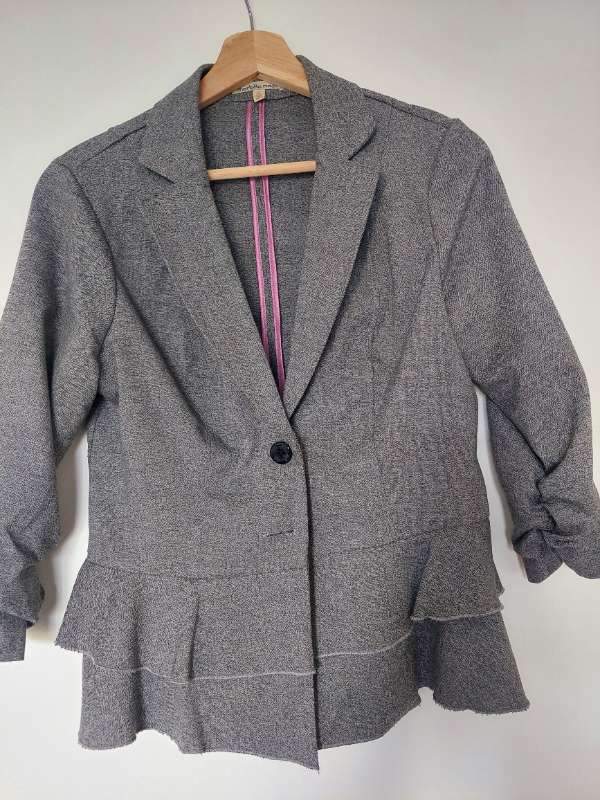 Blazer grár