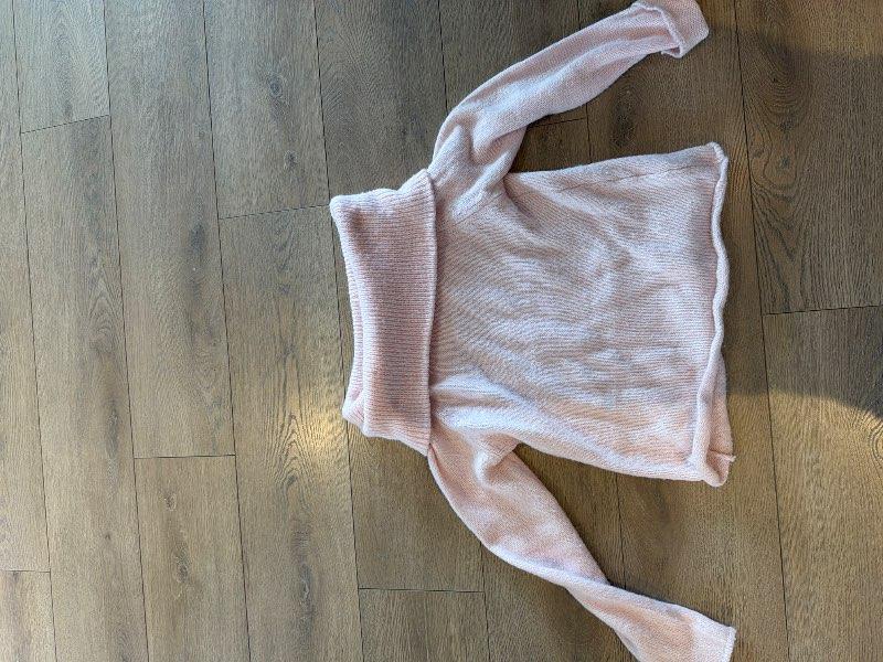 Bleik Gina Tricot peysa