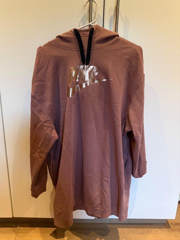 Bleik Nike hettupeysa