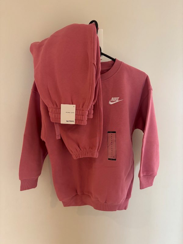 Bleikir Nike galli