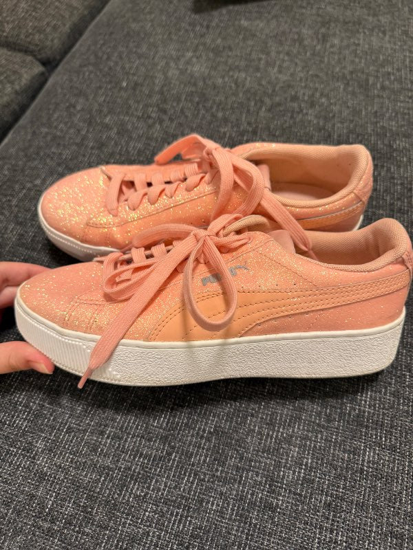 Bleikir Puma strigaskór
