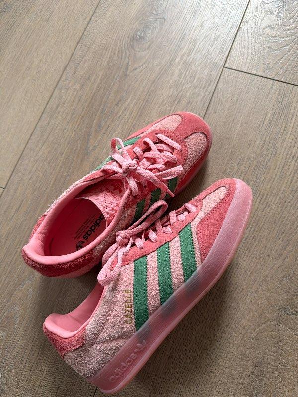 Bleikir adidas skór