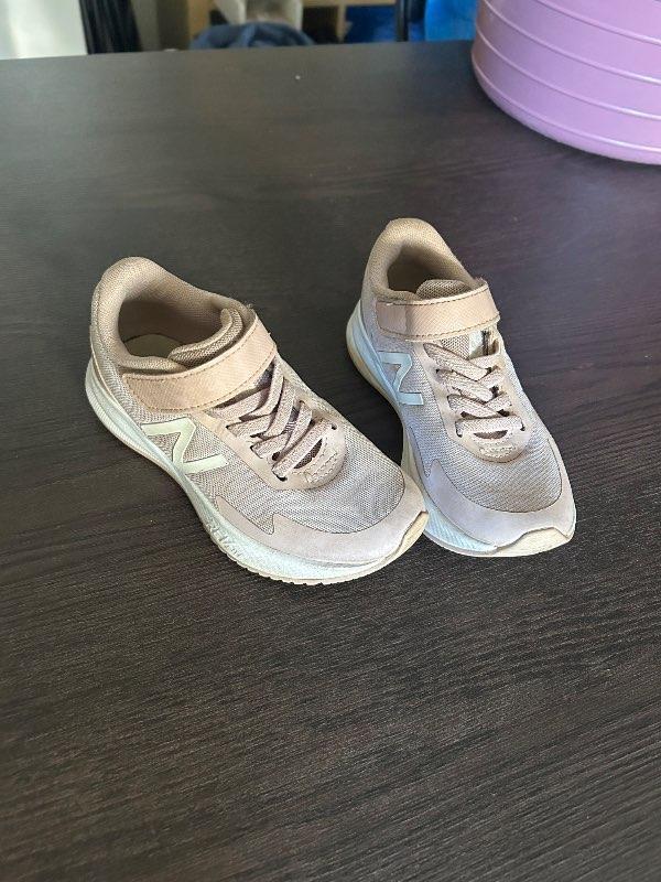 Bleikir new balance skór