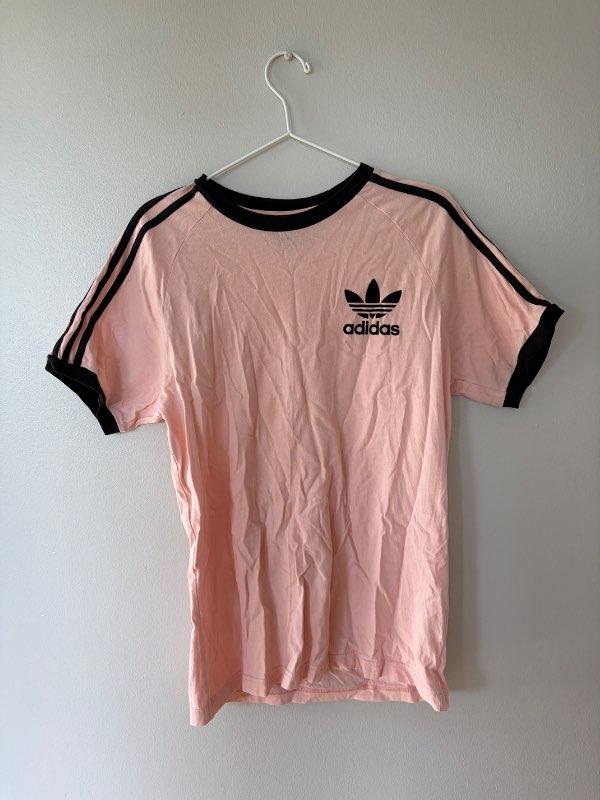 Bleikur Adidas bolur
