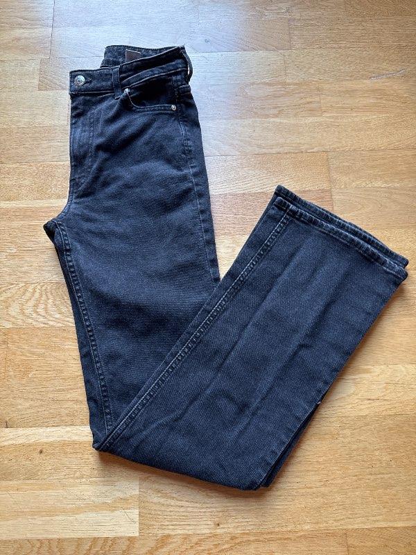 Bootcut gallabuxur svartar (A)
