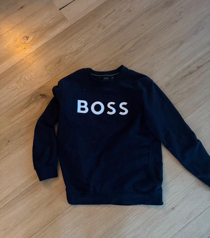 Boss peysa