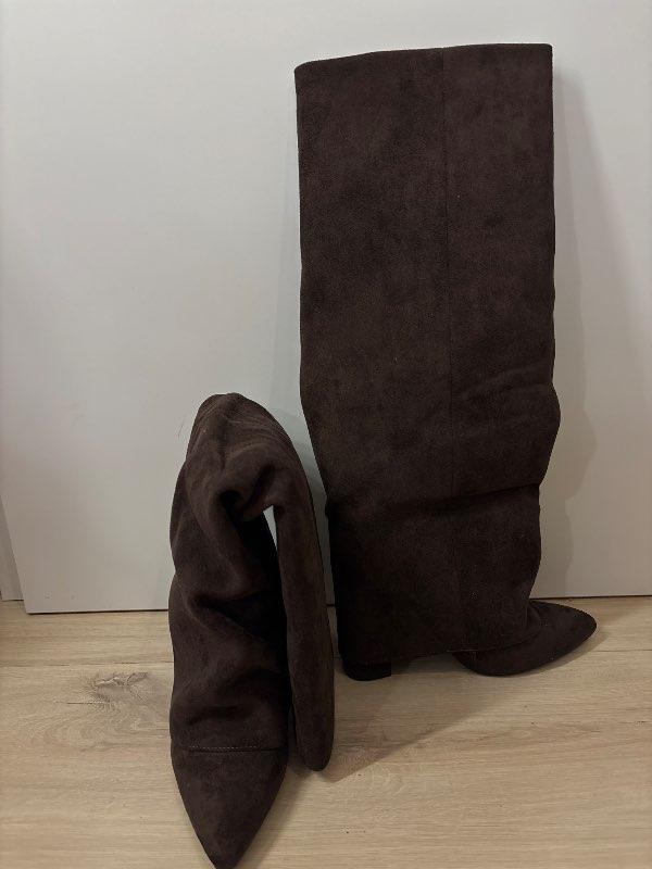 Brún boots frá Junik