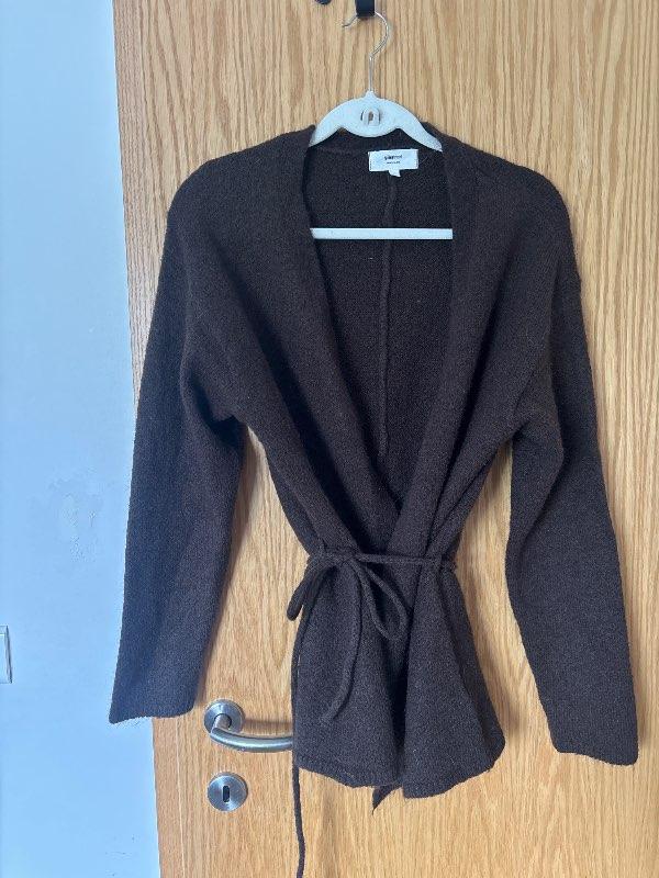 Brún gina tricot golla